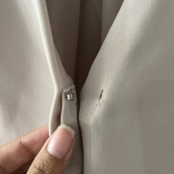 S2 Aritzia Babaton Sleeveless Blouse Tank Top Light Pink Cream Size XXS - Picture 3 of 7